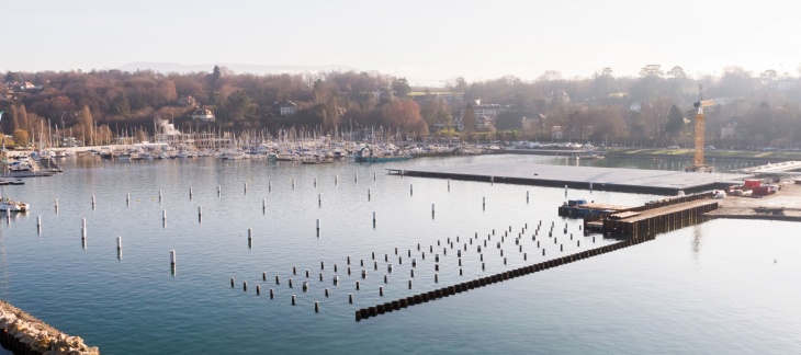 Chantier du Port-Noir, de sa plateforme dériveurs (en arrière-plan) et du restaurant (janvier 2019) © AERIAL WORKS Port Plage Publique Eaux-Vives