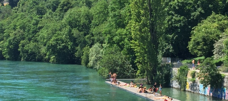 Ponton en rive droite La Baignade du Rhône