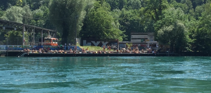 La Baignade du Rhône - Ponton en rive gauche (Sentier des Saules) La Baignade du Rhône