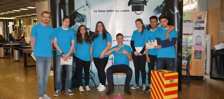 Jeunes stagiaires de l'Espace entreprise pour la promotion du concours CinéCivic 