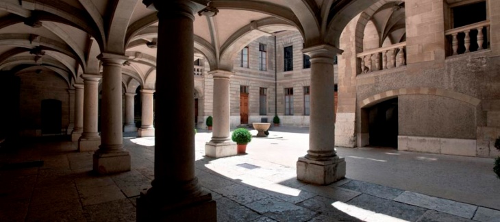 Photo de la cour de l'Hôtel-de-Ville 2