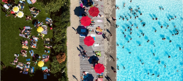 Vue du bassin sportif de la piscine en plein air du Letzigraben à Zurich - © Alessandro Della Bella