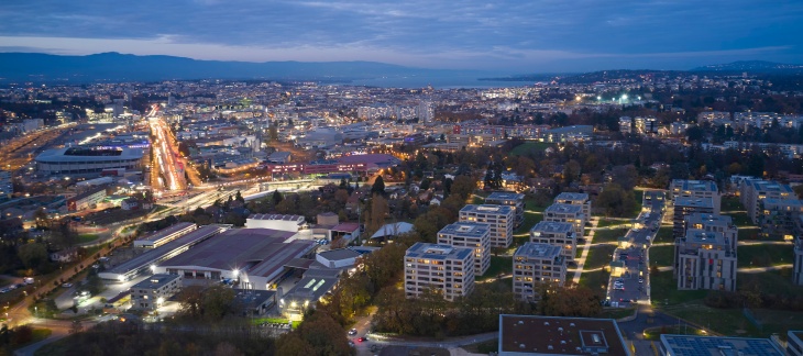 Vue de Genève la nuit (c) Loris Von Siebenthal