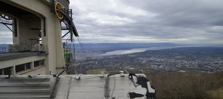 Chantier du Téléphérique du Salève Chantier du Téléphérique du Salève, avec vue sur la plaine et le Lac Léman