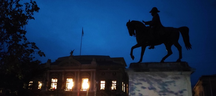 Statue du Général Dufour dans la nuit