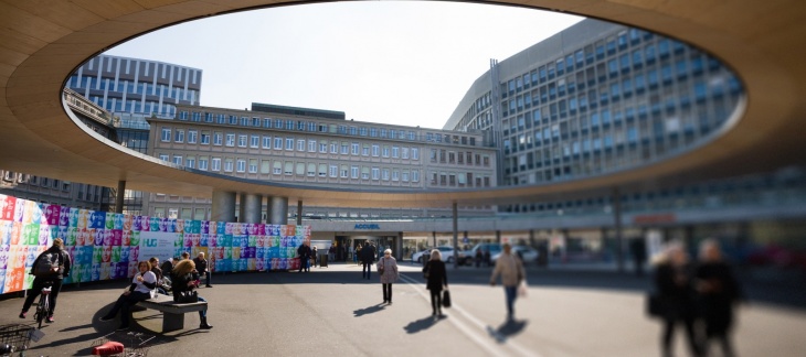 Entrée principale des Hôpitaux Universitaires de Genève