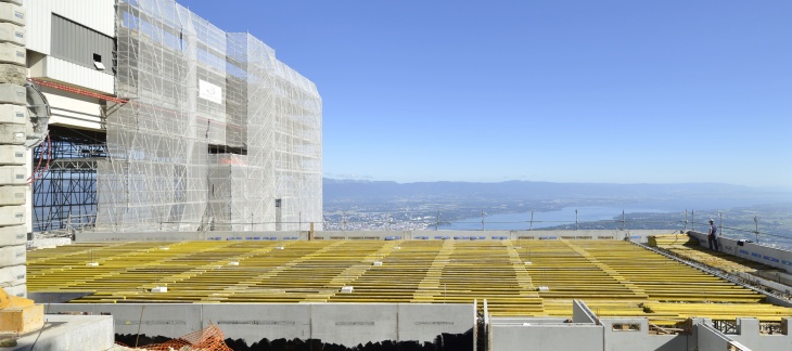 Le chantier du Téléphérique du Salève avec le lac Léman au loin - Photographie de P. Vallet