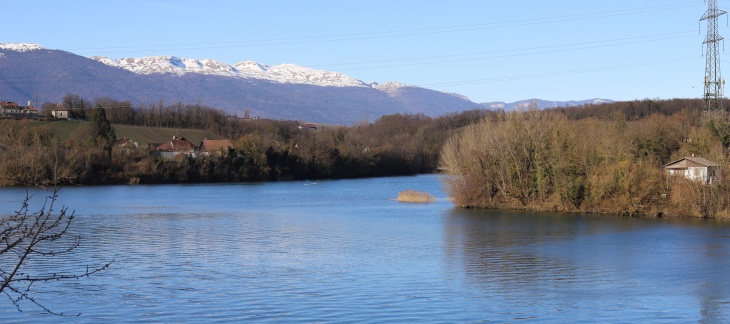 Le Rhône, à la hauteur d'Aïre-la-Ville