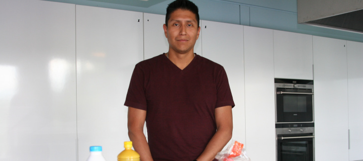Lionel Duboule dans la salle dédiée aux cours d'éducation nutritionnelle