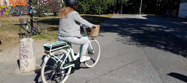 Cycliste vélo electrique