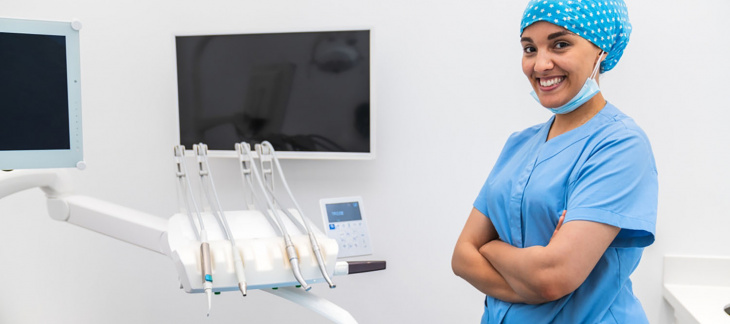 Un hygiéniste dentaire peut être employé ou indépendant au sein d’un cabinet, voire se mettre à son compte