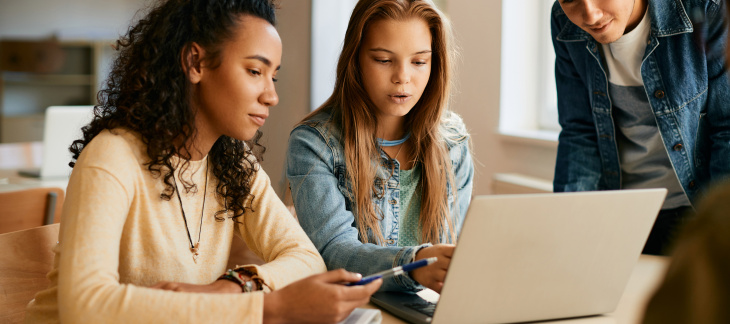 Les jobs d'été peuvent désormais être rémunérés à 75% du salaire minimum