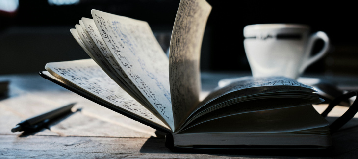 Contrats de prestations pour les maisons d'édition, image d'illustration