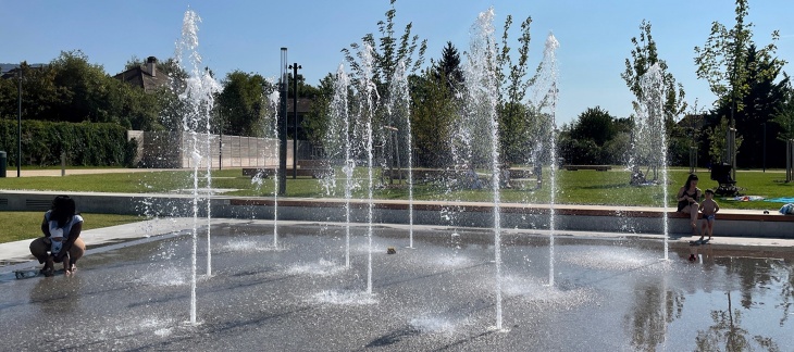 Les jeux d'eau de la place haute du Bachet © MSV/P.Bernad