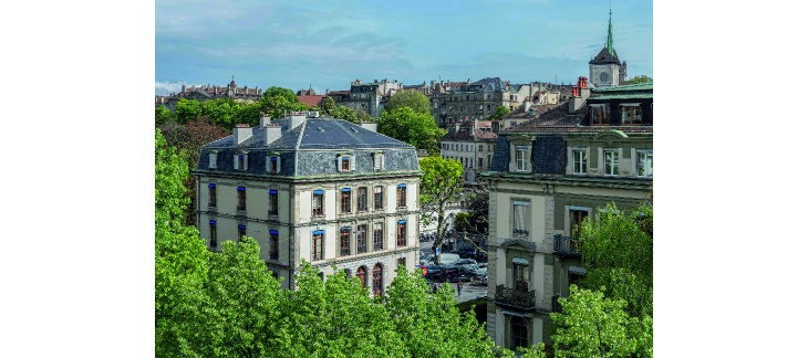 Toit à la Mansart au cours des Bastions, © Peter C. Taylor