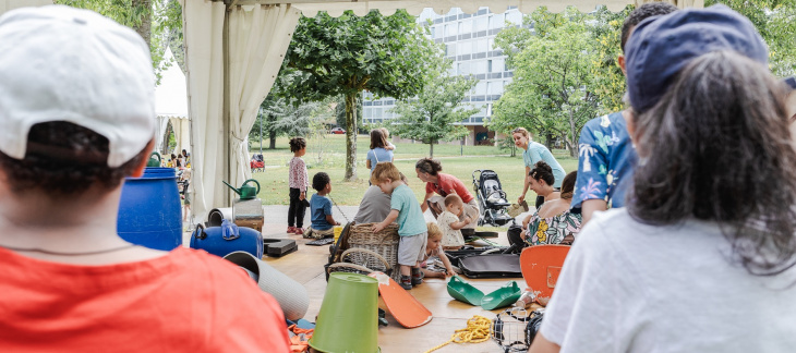 Les « chapiteaux enchantés » au parc des Micocouliers de Meyrin (14 août 2024) © Vincent Albert