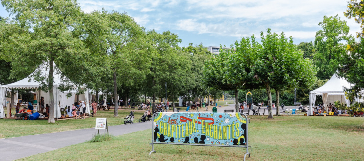 Les « chapiteaux enchantés » au parc des Micocouliers de Meyrin (14 août 2024) © Vincent Albert