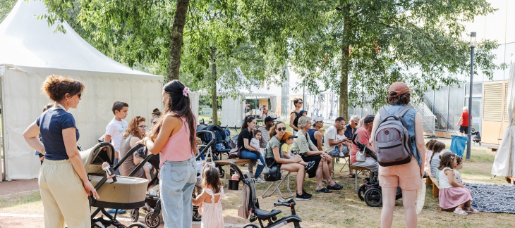 Les « chapiteaux enchantés » au parc des Micocouliers de Meyrin (14 août 2024) © Vincent Albert