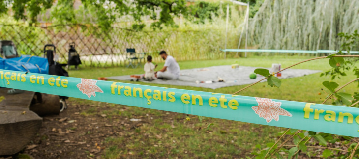 Cours « français en été » donné par l’OSEO au Jardin botanique alpin de Meyrin (14 août 2024) © Vincent Albert