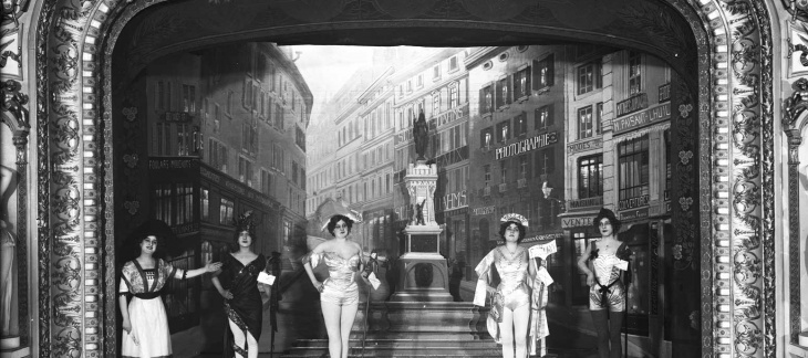 La Revue: "J'suis de la Revue" (1913), photo © Frank Henri Jullien | BGE-CIG