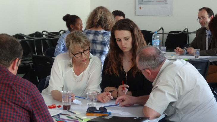 Des participants en plein travail