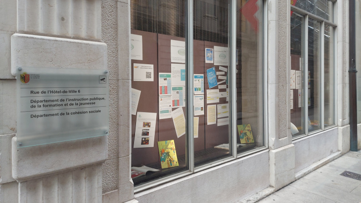 vitrine du secrétariat général du DIP 