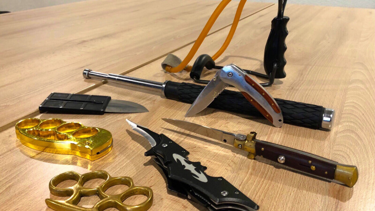 Photos d'armes interdites