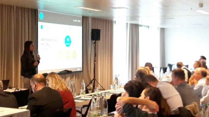 Caroll Singarella, directrice du service des mesures pour l'emploi, présente la stratégie digitale de l'OCE