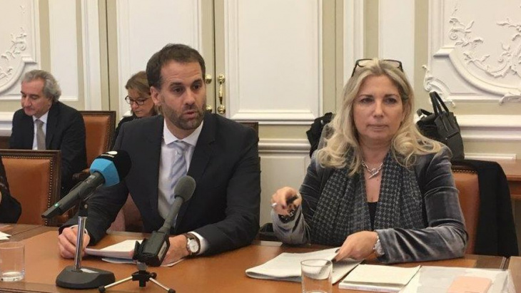 Les conseillers d'Etat Antonio Hodgers et Nathalie Fontanet face à la presse