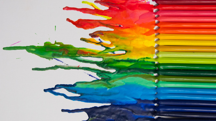 image arc en ciel - crayons 