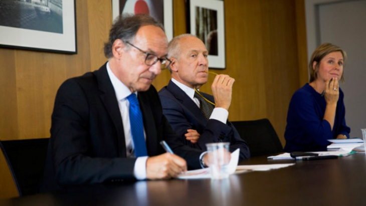 Le Recteur Prof. Yves Flückiger, le Directeur du centre Prof. Henri Peter et la directrice exécutive Laetitia Gill