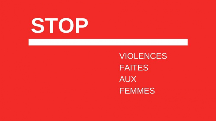 lettres sur le fond rouge stop violences faites aux femmes