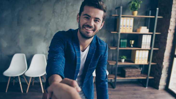 Recruter ou décrocher un emploi grâce à des allocations