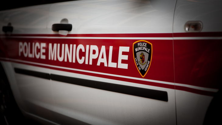 identité d'une voiture de la police municipale