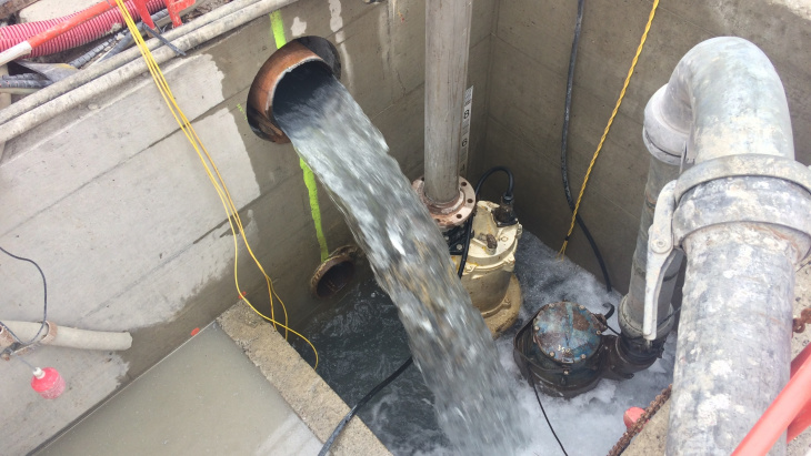 L'eau calorique issue du sous-sol genevois.