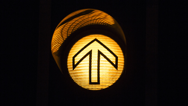 Feu orange - © Niels Ackermann / rezo