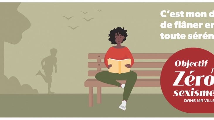 fille qui lit un livre sur un banc en ville