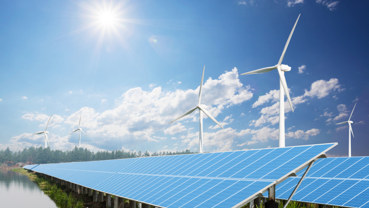 Panneaux solaires et éoliennes