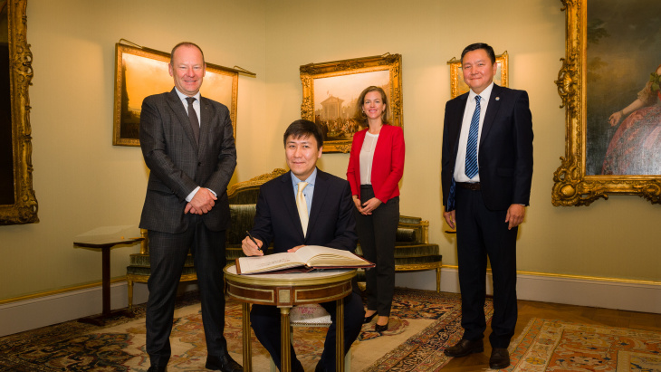 Visite de courtoisie de S.E. Monsieur l'Ambassadeur Dr. Almazbek Beishenaliev, représentant permanent de la République kirghize auprès de l'ONU à Genève