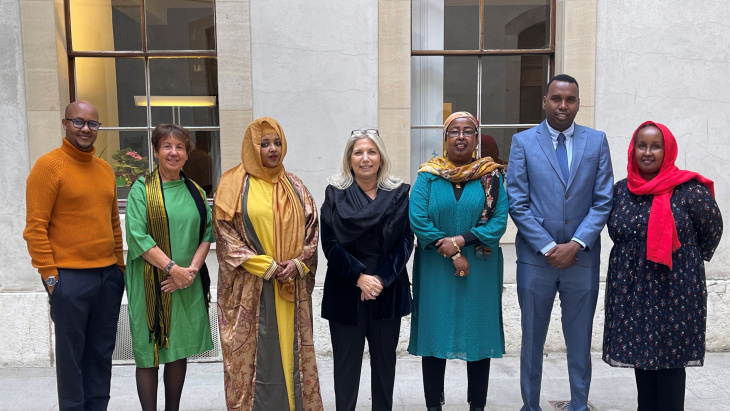 De gauche à droite : Monsieur Ahmed Jama; Madame Maria Jesus Alonso Lormand; Madame Sofia Hassan Mahdi; Madame Nathalie Fontanet; Madame Khadiijo Mohamed Diriye; Monsieur Ahmed Abukar Ahmed; Madame Farhia Abdulkadir Del