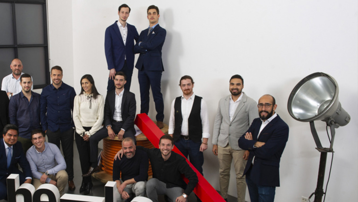 Bachelors 2021 en technique des bâtiments, HEPIA avec le responsable de filière José Boix tout à gauche et à ses côtés, Cédric Petitjean, directeur de l'office cantonal de l'énergie