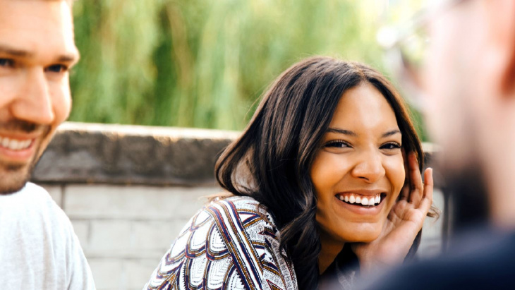 Jeunes adultes ensemble