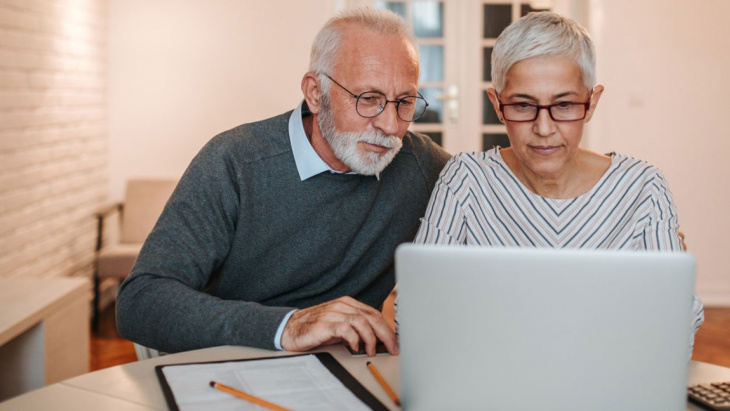 Vous êtes au chômage et avez 60 ans et + ? Vous pouvez peut-être recevoir des prestations pour vous accompagner jusqu'à votre retraite