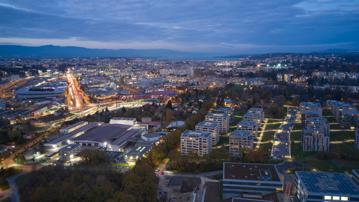 Vue de Genève la nuit (c) Loris Von Siebenthal