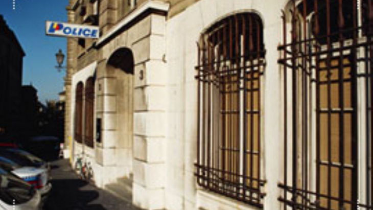 Le poste de police de Bourg-de-Four