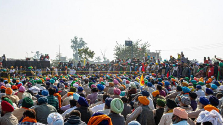 Photo d'une foule en inde