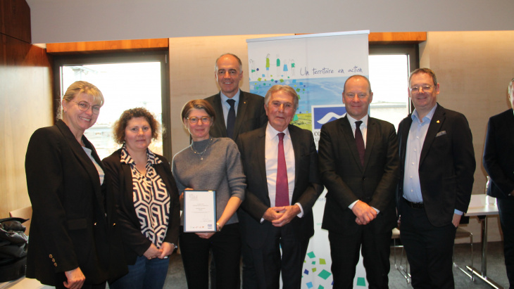 Remise du "Prix Cohésion et Solidarité lémanique" par le Conseil du Léman à l'Association genevoise Autonomia, l'une des cinq lauréates