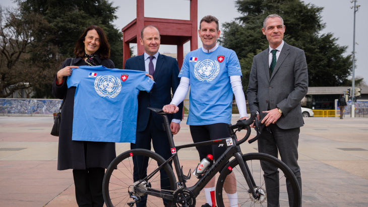 Tour à vélo "En route avec la Suisse. Un vélo, un ambassadeur, des rencontres" de Monsieur Roberto Balzaretti, Ambassadeur de Suisse en France
