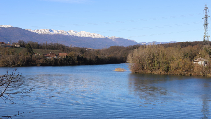 Le Rhône, à la hauteur d'Aïre-la-Ville