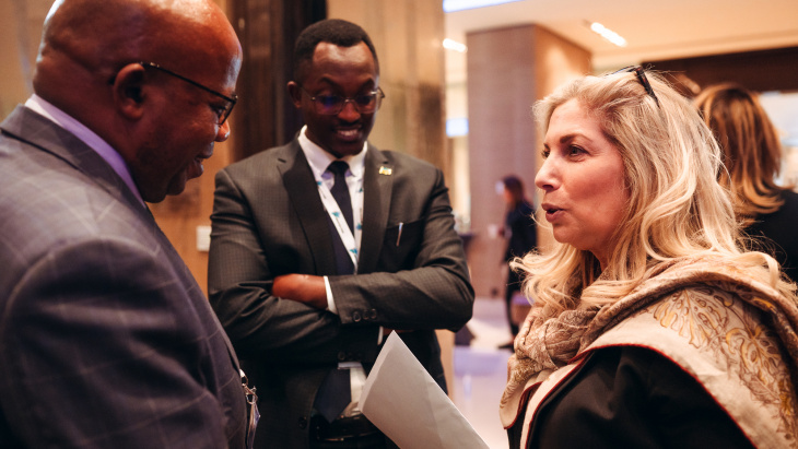 Les représentants du Ministère de la Santé au Rwanda remercient Madame la Conseillère d'État Nathalie Fontanet pour le soutien du Canton de Genève au projet d'élimination de l'hépatite au Rwanda. Photo crédit: SSI - Nadia Oulaby
